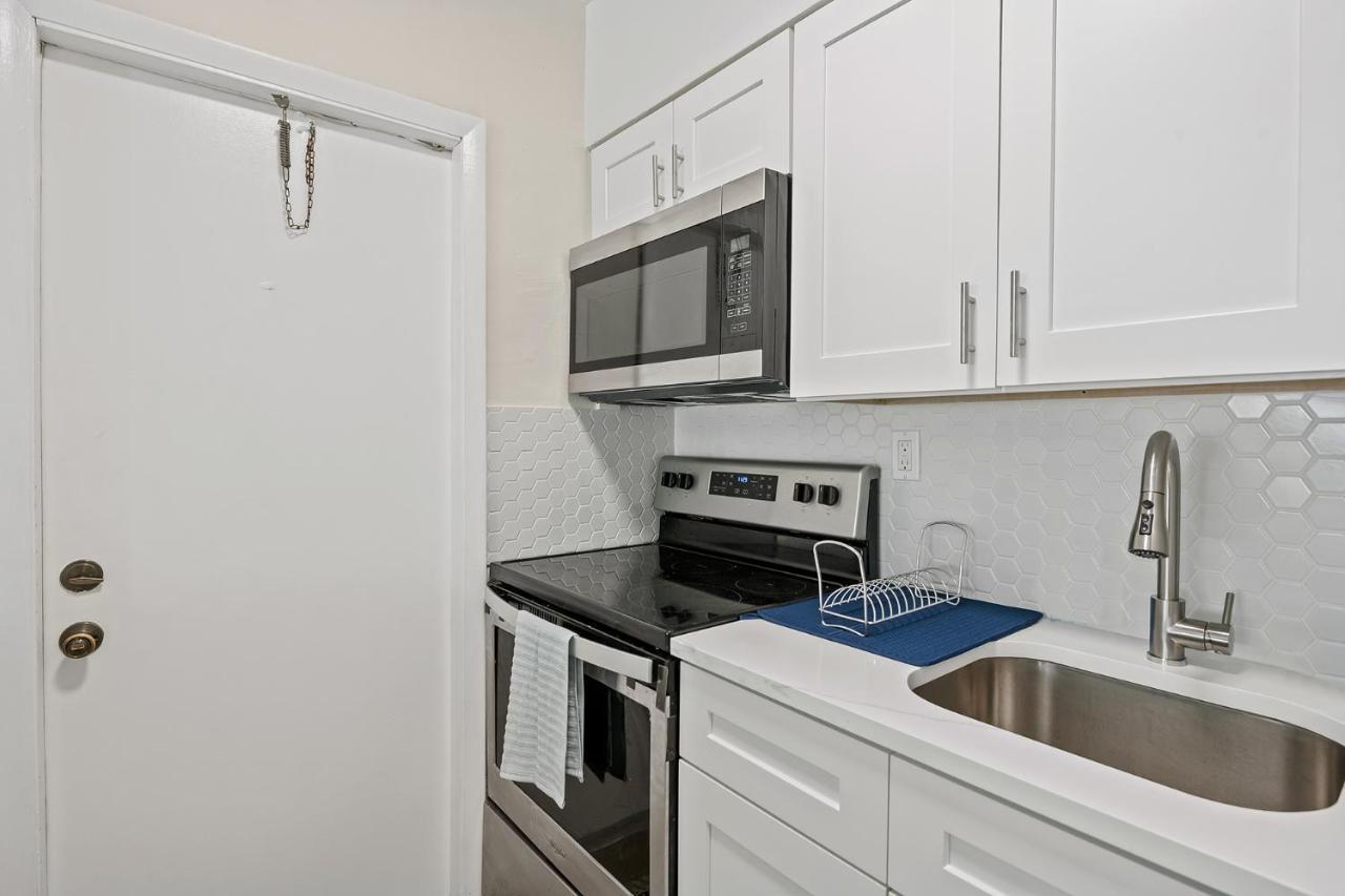 Comfy Bnb W/ King Bed + Work/Travel + Beach 8 Min Hallandale Beach Exteriör bild
