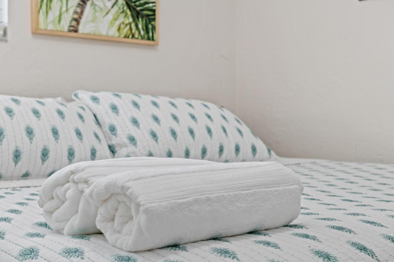 Comfy Bnb W/ King Bed + Work/Travel + Beach 8 Min Hallandale Beach Exteriör bild